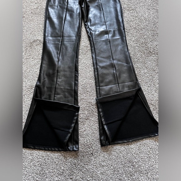 NWT ABERCROMBIE & FITCH Vegan leather flare leg split hem pants Black Small - Picture 9 of 10
